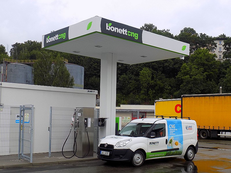 Bonett otevřel plnicí stanice CNG v Náchodě a Pardubicích